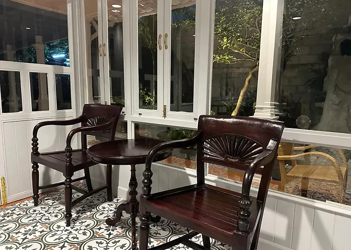 Отель Baan Debtida *