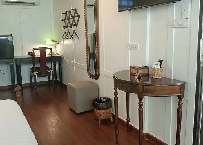 Отель Baan Debtida